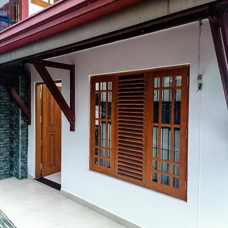 Hotel White House Ratnapura Extérieur photo