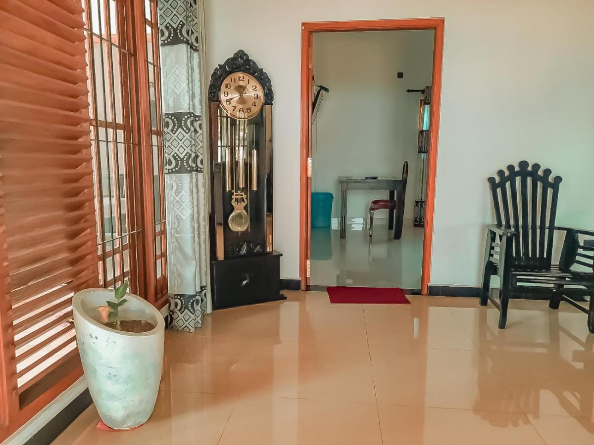 Hotel White House Ratnapura Extérieur photo