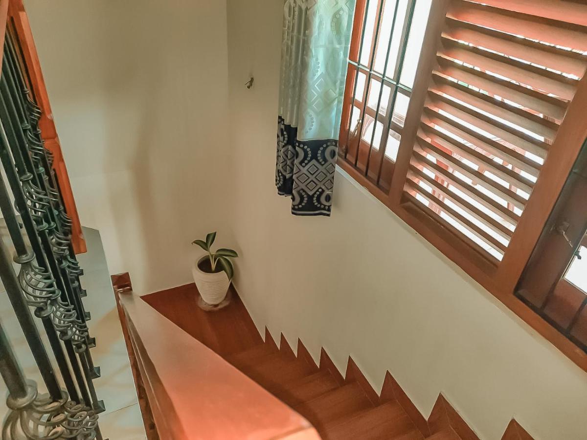 Hotel White House Ratnapura Extérieur photo