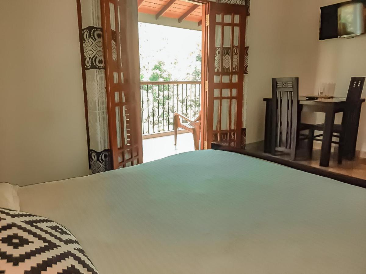 Hotel White House Ratnapura Extérieur photo