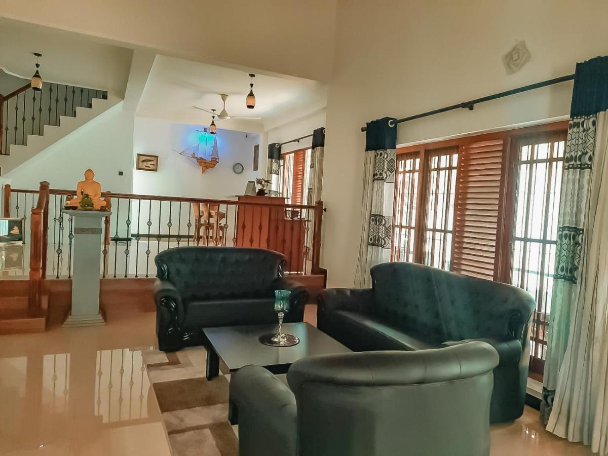 Hotel White House Ratnapura Extérieur photo