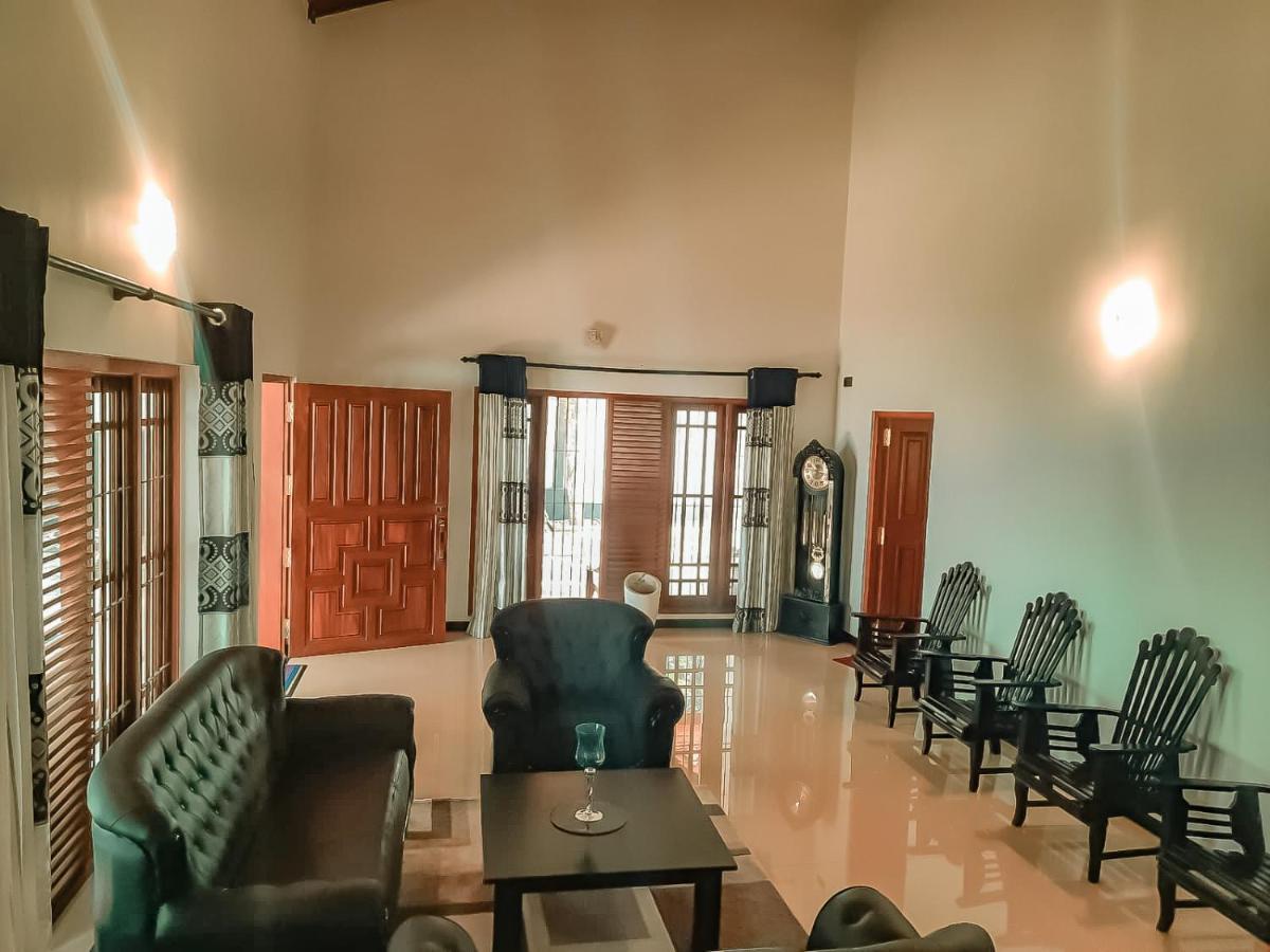 Hotel White House Ratnapura Extérieur photo