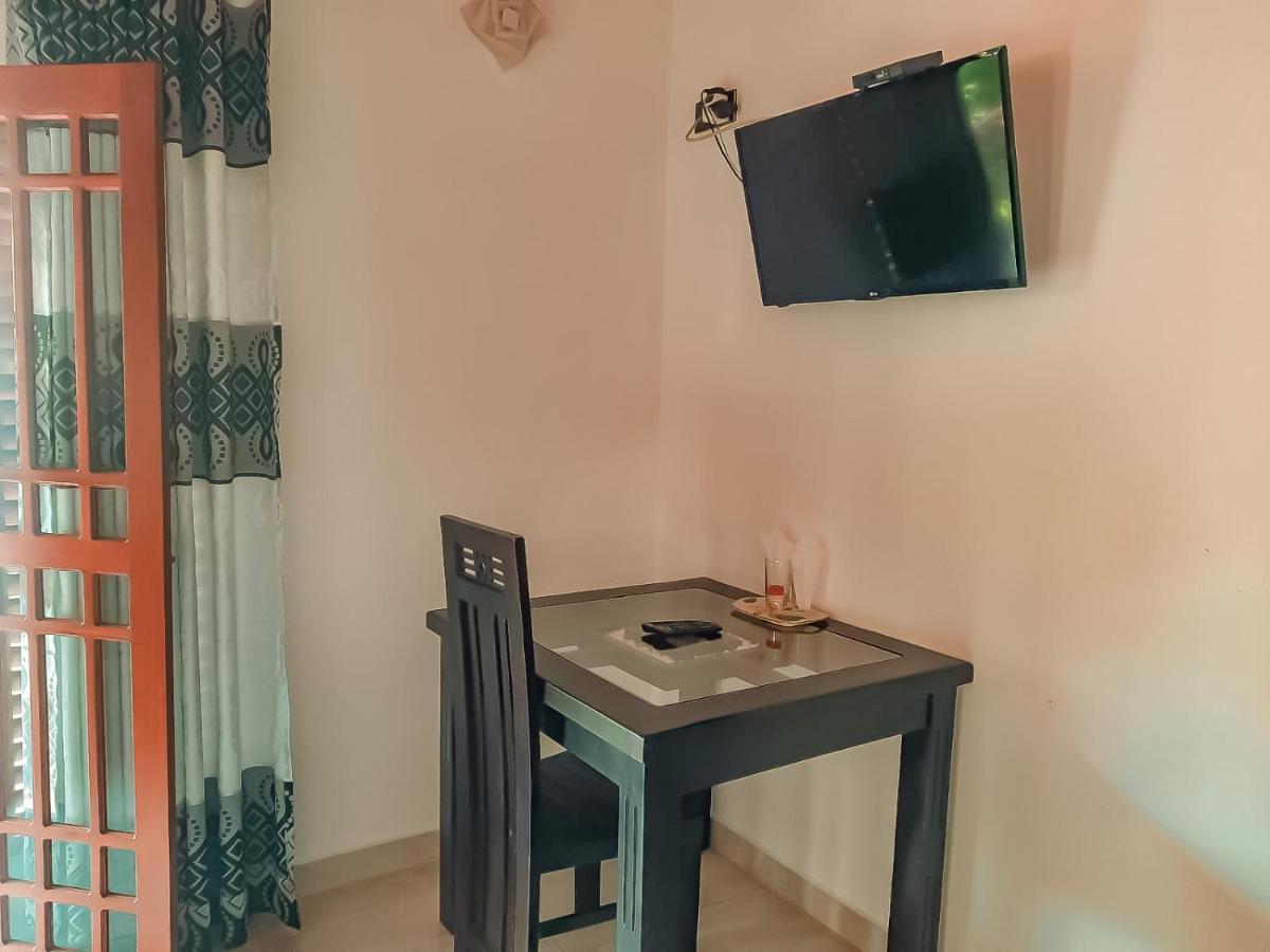 Hotel White House Ratnapura Extérieur photo