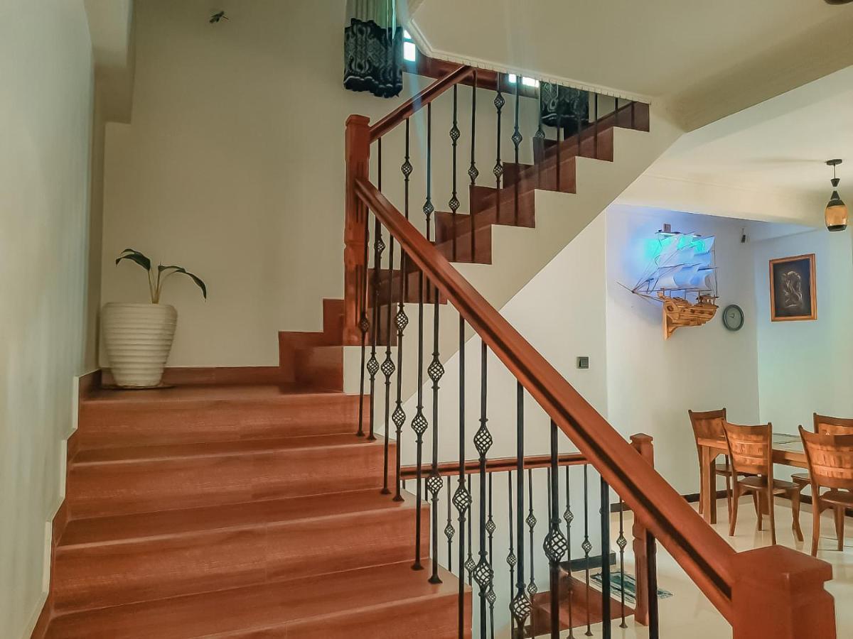 Hotel White House Ratnapura Extérieur photo
