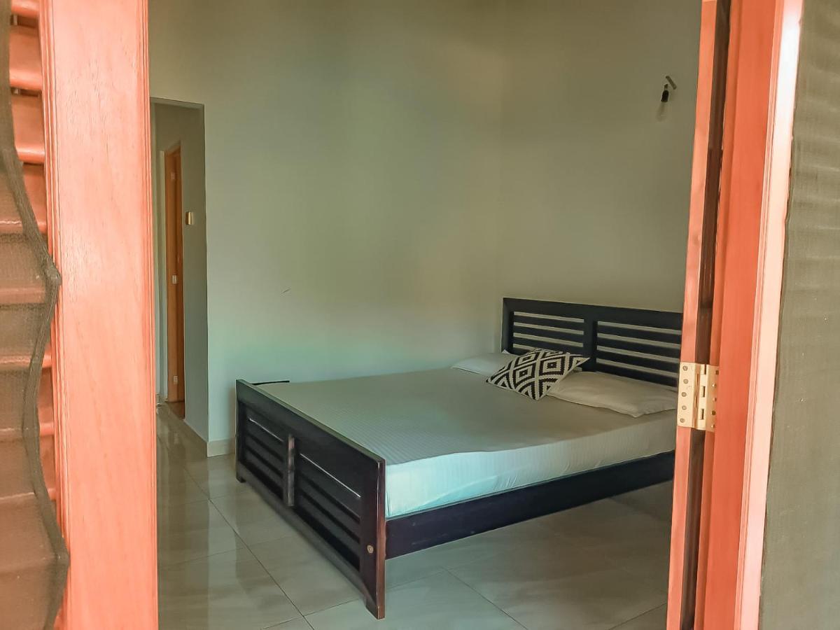 Hotel White House Ratnapura Extérieur photo