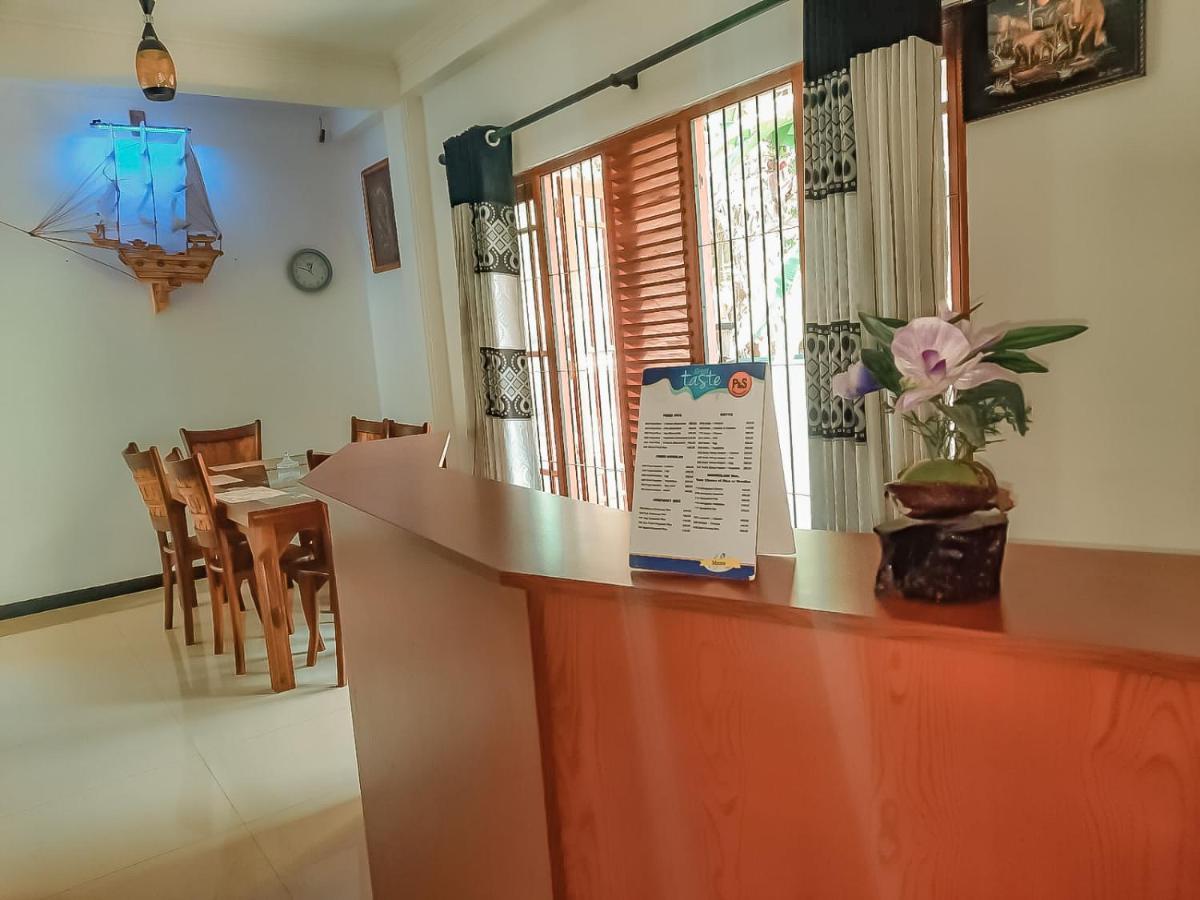 Hotel White House Ratnapura Extérieur photo