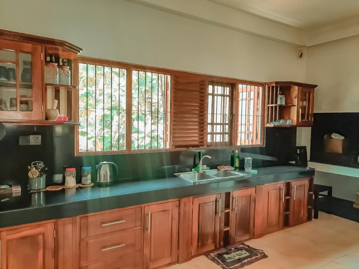 Hotel White House Ratnapura Extérieur photo