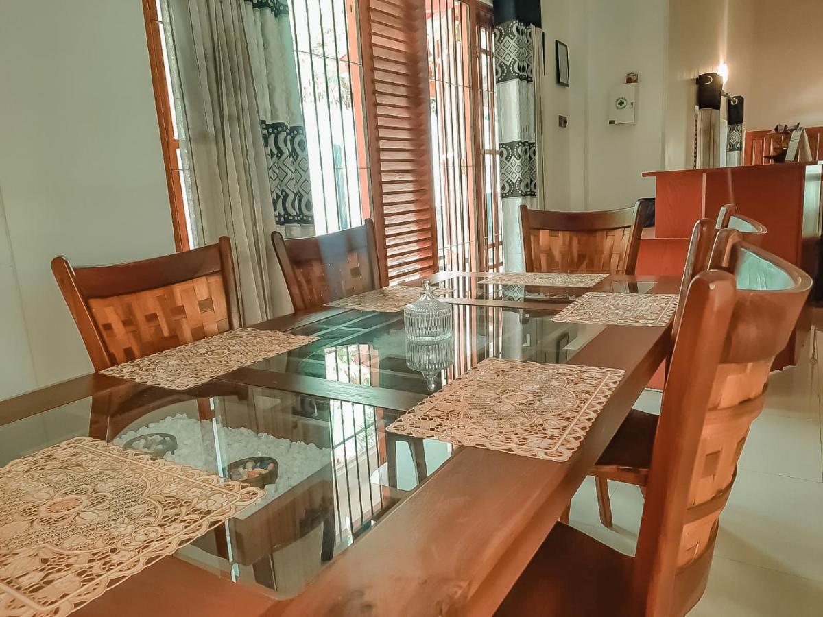 Hotel White House Ratnapura Extérieur photo