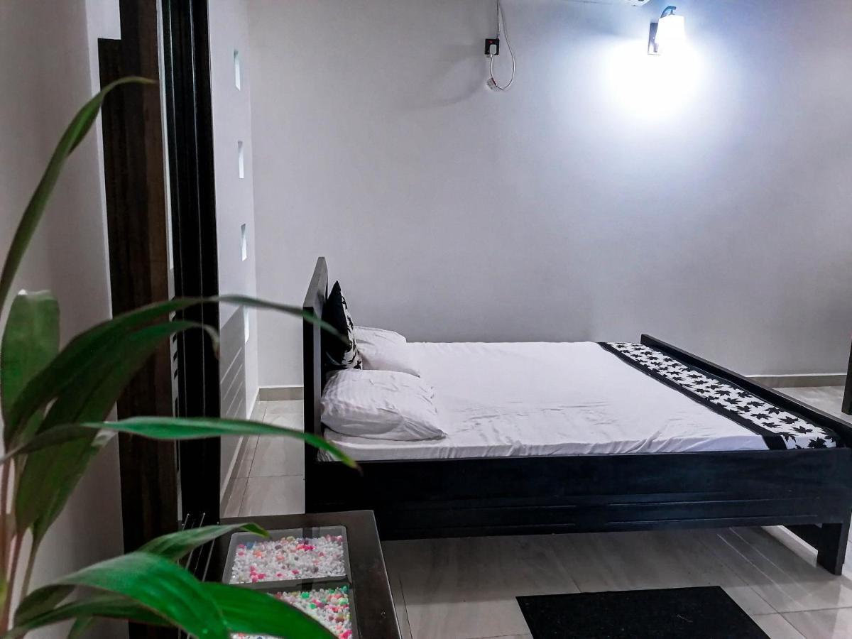 Hotel White House Ratnapura Extérieur photo