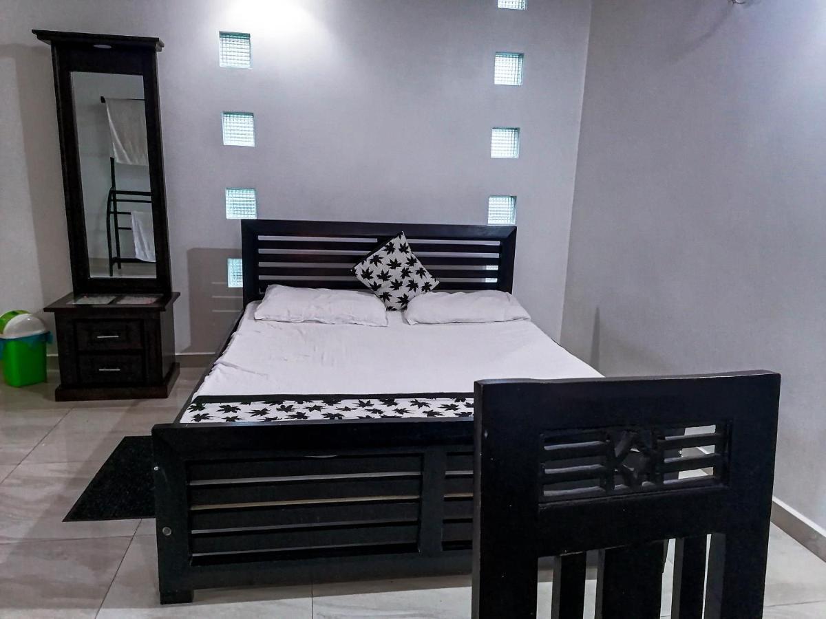 Hotel White House Ratnapura Extérieur photo