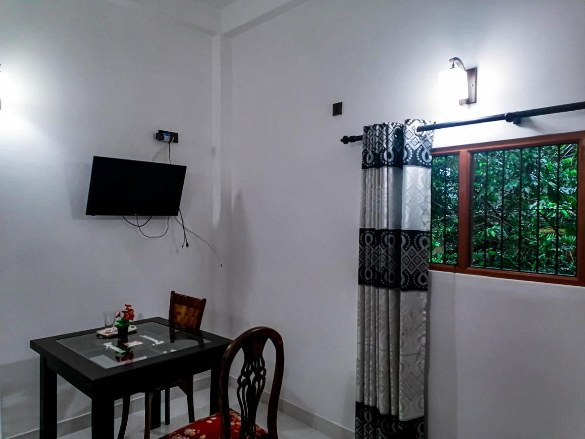 Hotel White House Ratnapura Extérieur photo
