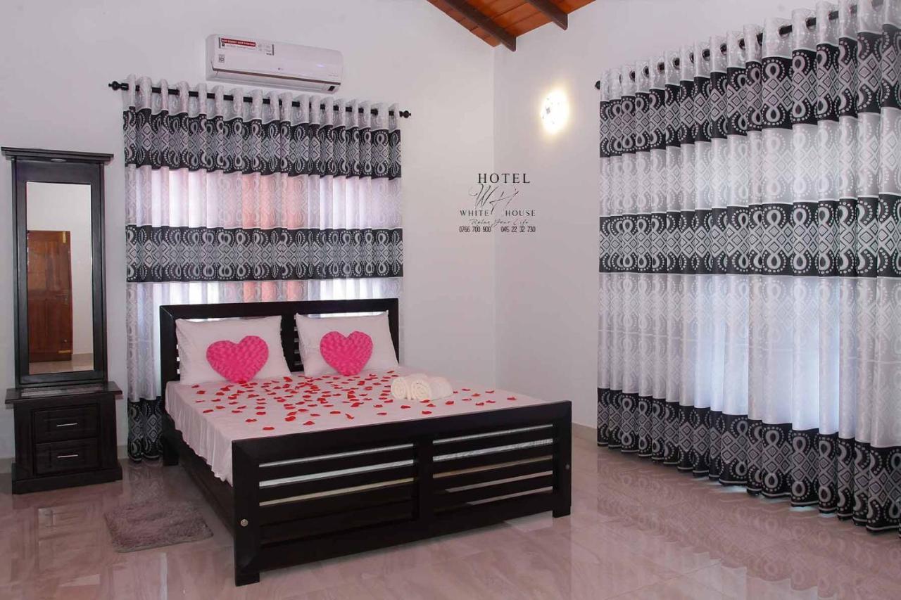 Hotel White House Ratnapura Extérieur photo