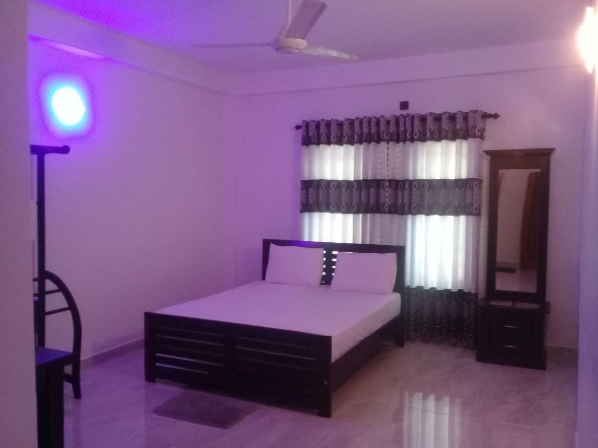 Hotel White House Ratnapura Extérieur photo