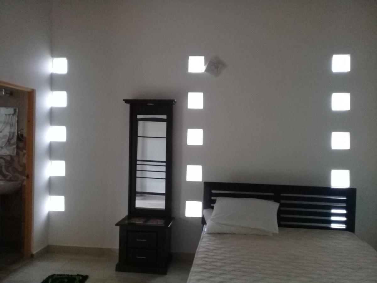 Hotel White House Ratnapura Extérieur photo